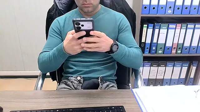 Snapshot of Evasionee chatting on February 19, 2026, 8:11 am Evasionee online show from February 19, 2026, 8:11 am