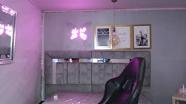 Cute Martina v online show from November 24, 2025, 8:09 pm