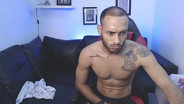 Giselle Max online show from November 3, 2025, 1:37 pm