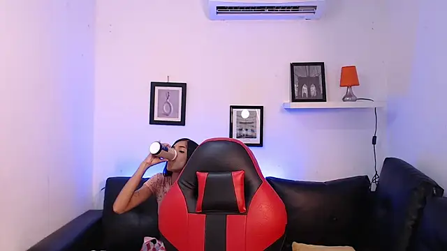 Giselle Max online show from November 5, 2025, 1:25 pm