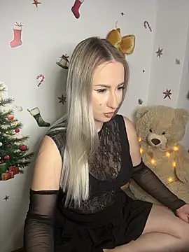 Snapshot of Blonde_Miss chatting on December 22, 2025, 6:19 pm Blonde Miss online show from December 22, 2025, 6:19 pm
