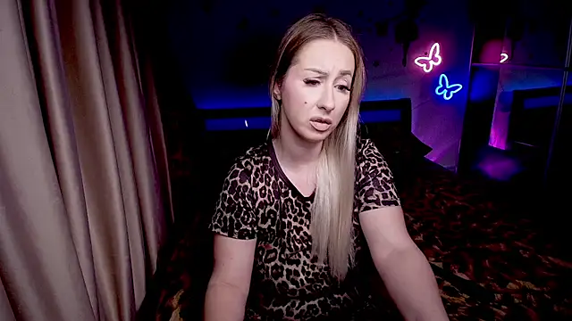 Snapshot of Blonde_Miss chatting on April 15, 2026, 10:54 am Blonde Miss online show from April 15, 2026, 10:54 am