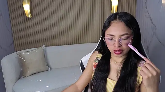 Katte Kloss Tx online show from November 29, 2025, 1:11 pm