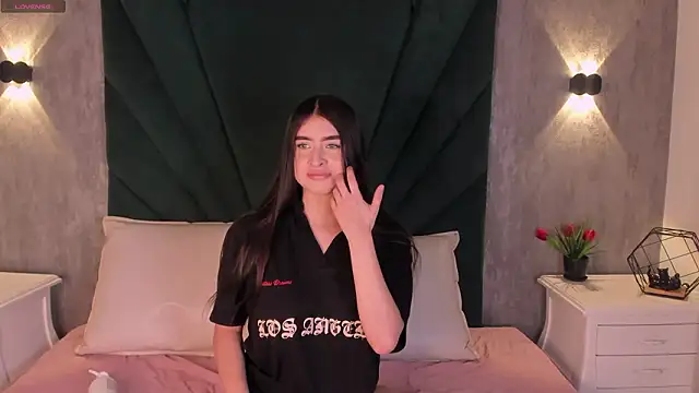 EmiliClarke online show from February 10, 2026, 11:31 am