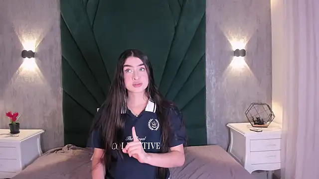 EmiliClarke online show from April 7, 2026, 11:34 am