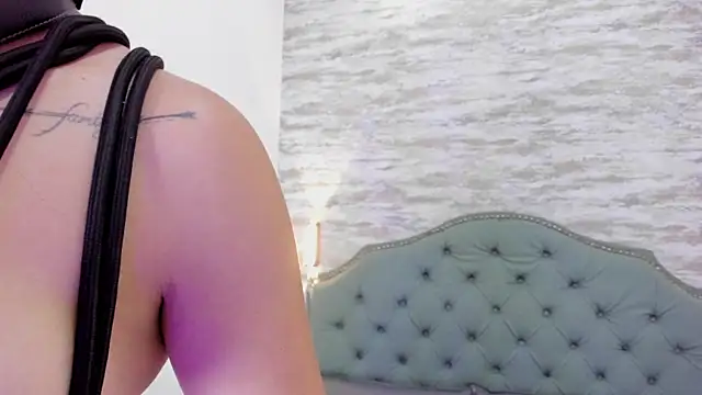 PariisTaylor online show from November 10, 2025, 7:41 pm