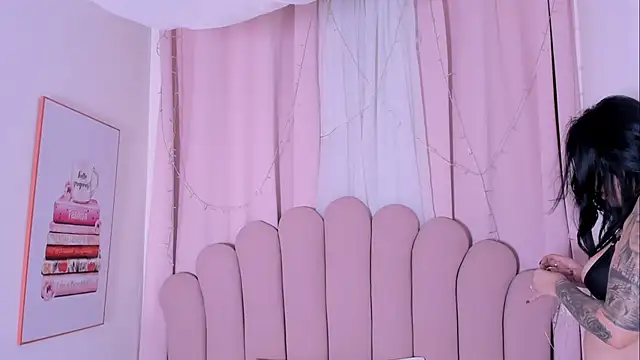 AlyssaVelascuria online show from November 5, 2025, 4:04 am