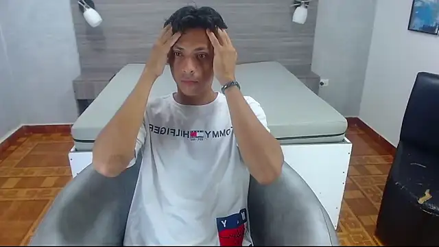 wiltom  online show from November 6, 2025, 3:21 am