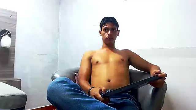 wiltom  online show from November 20, 2025, 3:40 am