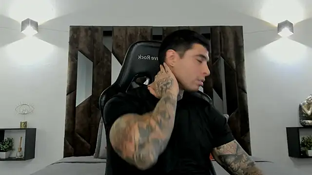 MATEO DILUCA online show from November 30, 2025, 7:36 pm