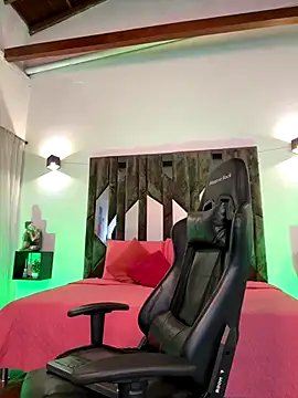 MATEO DILUCA online show from November 7, 2025, 5:17 pm