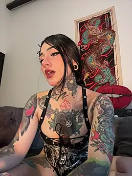 NinaHex online show from November 18, 2025, 2:31 pm