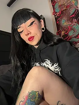 NinaHex online show from November 24, 2025, 1:33 pm