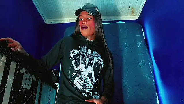 Kloe cardashan online show from November 11, 2025, 5:02 am