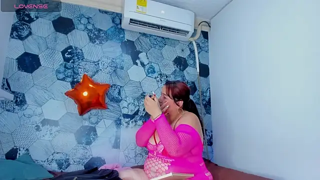 danielita bbw online show from October 31, 2025, 8:16 pm