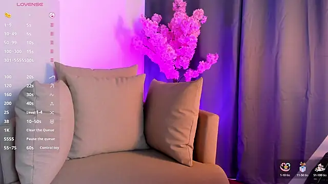 shaima   online show from December 19, 2025, 9:39 pm