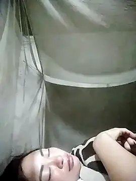 yeu-yeu online show from October 25, 2025, 4:18 pm