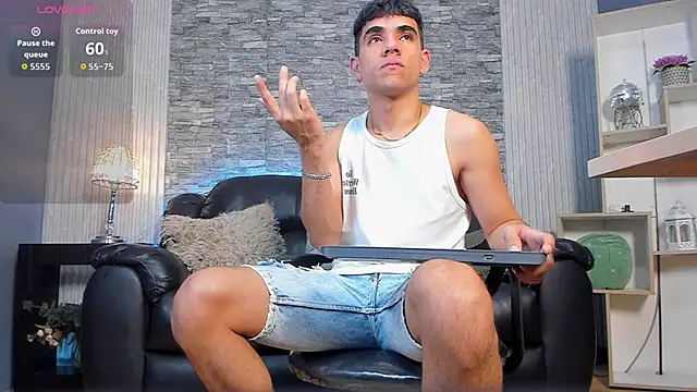 zack joness18 online show from March 15, 2026, 3:46 am