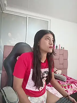 YeseniaRodriguez3 online show from May 16, 2026, 12:59 pm