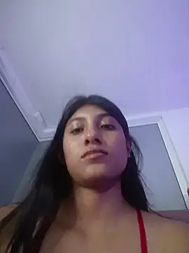 YeseniaRodriguez3 online show from May 25, 2026, 2:11 am