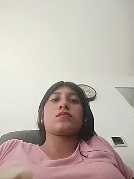 YeseniaRodriguez3 online show from December 16, 2025, 5:06 pm