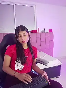 YeseniaRodriguez3 online show from May 3, 2026, 12:42 pm