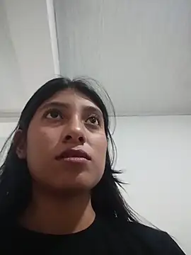 YeseniaRodriguez3 online show from May 26, 2026, 12:36 pm