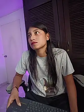 YeseniaRodriguez3 online show from April 12, 2026, 12:30 pm