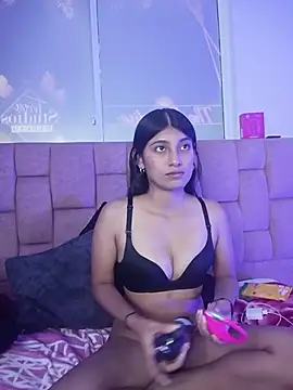 YeseniaRodriguez3 online show from May 31, 2026, 3:18 pm