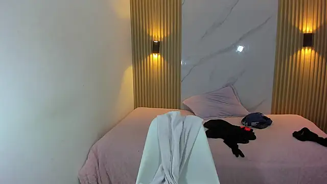  EMMYROSE online show from November 12, 2025, 7:29 pm