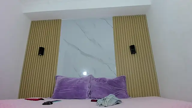  EMMYROSE online show from November 5, 2025, 11:30 pm