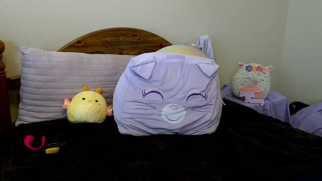 sugasunny04 online show from April 15, 2026, 6:01 pm