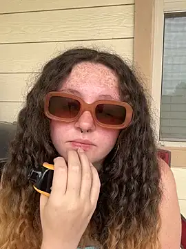 sugasunny04 online show from February 18, 2026, 7:54 pm