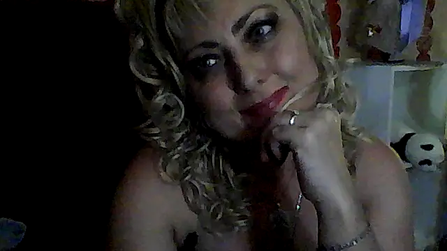 xHot Amazonq online show from July 25, 2026, 8:26 pm
