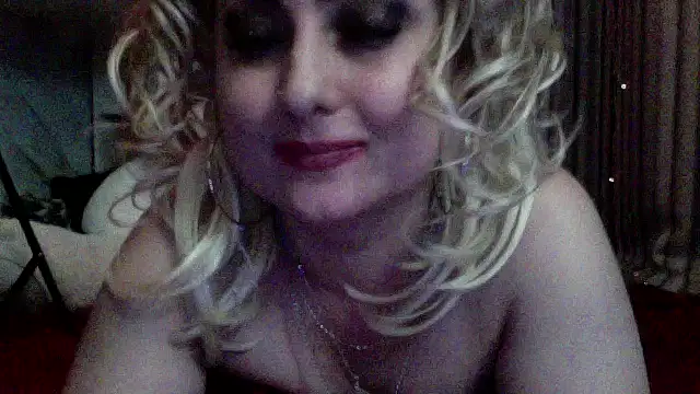 xHot Amazonq online show from January 6, 2026, 9:30 pm