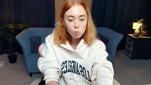 Snapshot of AddieOsler chatting on November 16, 2025, 8:35 pm AddieOsler online show from November 16, 2025, 8:35 pm