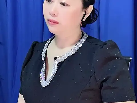 yaoyao22678 online show from November 13, 2025, 2:15 am