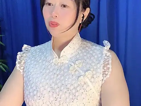 yaoyao22678 online show from November 22, 2025, 2:43 am