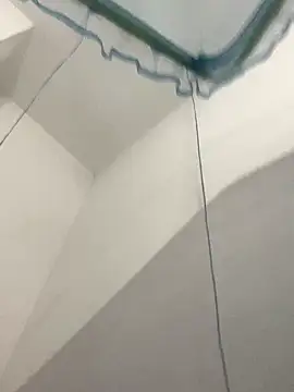 00000sl online show from November 28, 2025, 4:56 am