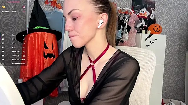 MiraVandee online show from October 28, 2025, 5:08 am