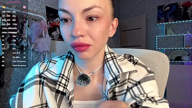 MiraVandee online show from November 3, 2025, 5:12 am