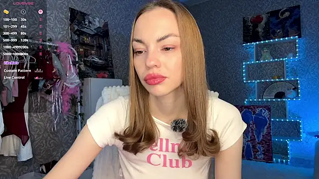 MiraVandee online show from November 20, 2025, 5:08 am