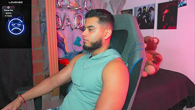 Tiler wolker online show from April 11, 2026, 12:18 am