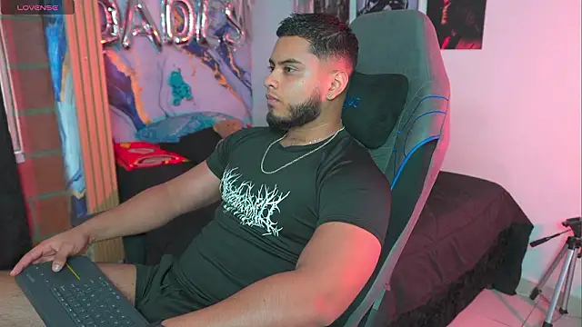 Tiler wolker online show from March 25, 2026, 10:08 pm