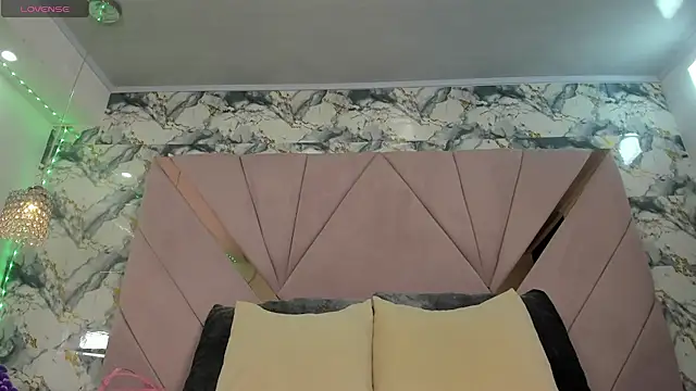 naomy sexy  online show from February 13, 2026, 10:10 pm