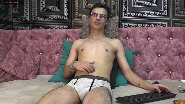 AidenStorm online show from November 5, 2025, 5:49 pm