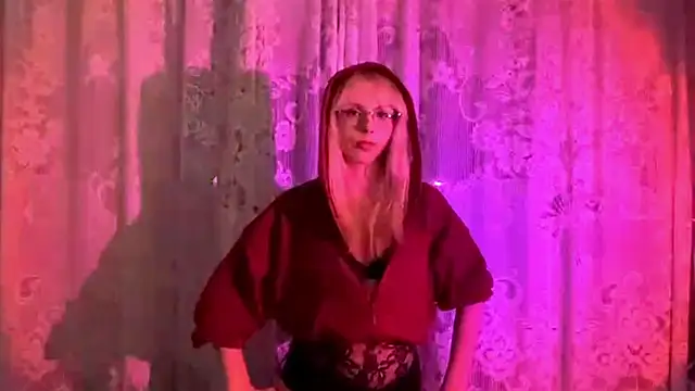 LatanyaRein online show from November 8, 2025, 2:53 pm