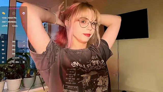 LatanyaRein online show from November 3, 2025, 1:26 pm