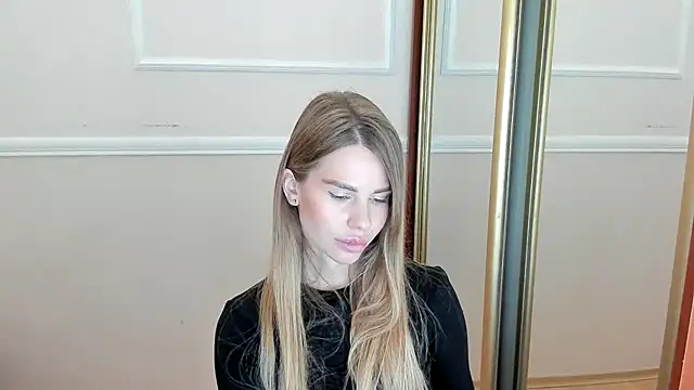 Snapshot of LinaBey chatting on November 30, 2025, 7:53 am LinaBey online show from November 30, 2025, 7:53 am