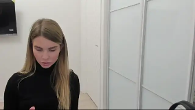 Snapshot of LinaBey chatting on November 3, 2025, 12:20 pm LinaBey online show from November 3, 2025, 12:20 pm